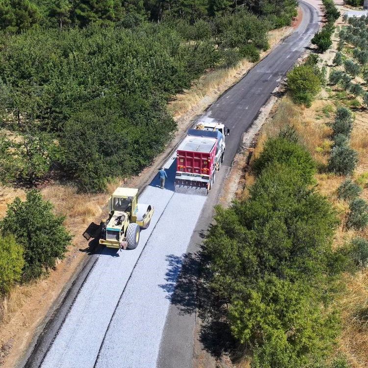 Manisa'da asfalt çalışmaları hızla devam ediyor