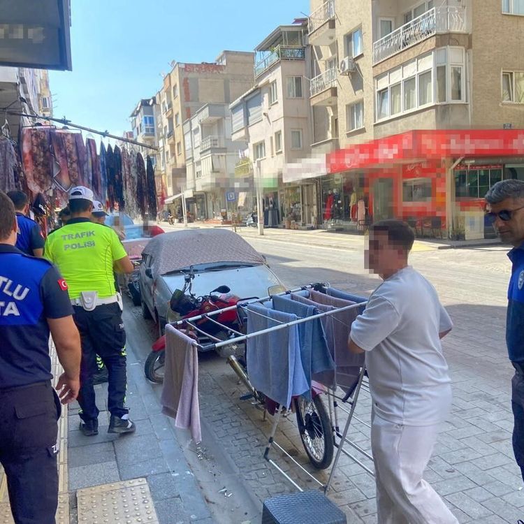Turgutlu'da kaldırım işgali denetimi