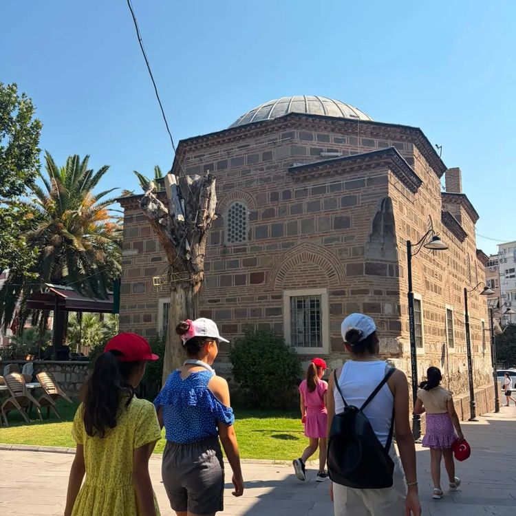 Bilecikli çocuklar Manisa'nın tarihi ve kültürel yerlerini gezdi