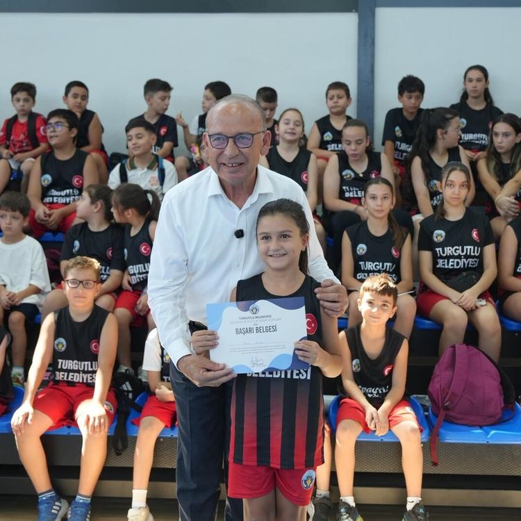 Turgutlu'da 2 bin çocuk yazı spor ve sanatla geçirdi