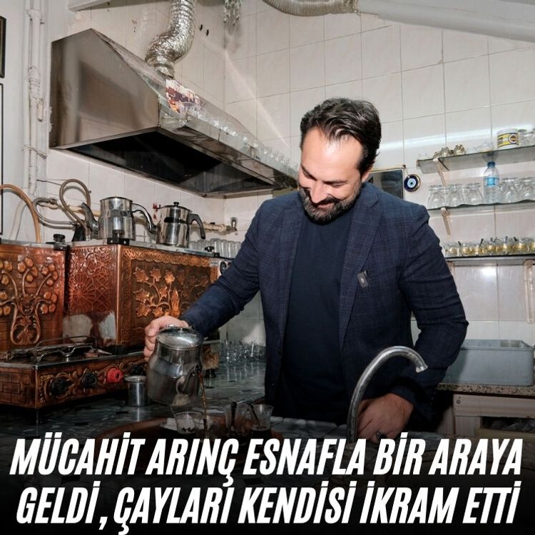 Mücahit Arınç esnafla bir araya geldi, Çayları kendisi ikram etti