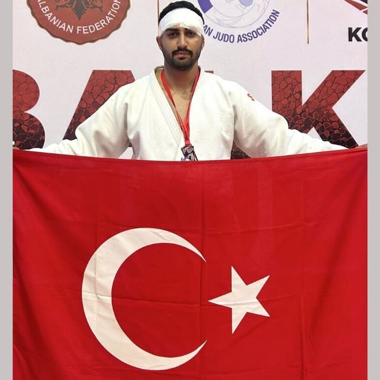 Başından sakatlandı pes etmeyerek Balkan üçüncüsü oldu