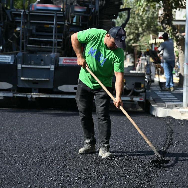 Altyapısı yenilenen caddede asfalt çalışması başladı