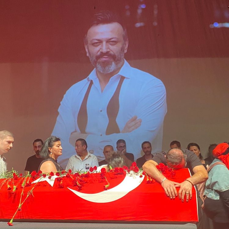 Ünlü oyuncu Serhat Kılıç için duygusal anma: "30 yıl yetmedi Serhat seni çok özleyeceğim"