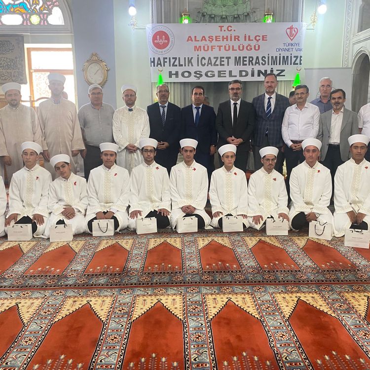 Alaşehir’de 11 öğrenci hafızlık icazeti aldı