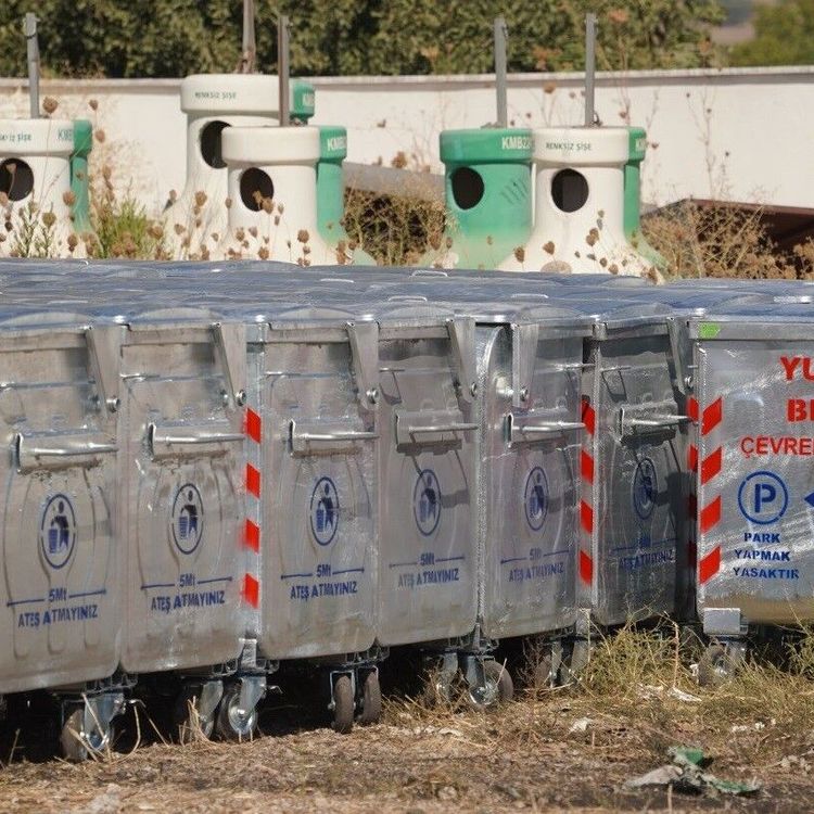 Yunusemre'de çöp konteynerleri yenileniyor