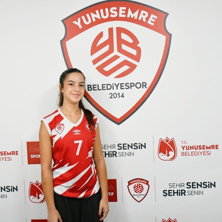Yunusemre Belediyespor genç libero Eylül Aydemir'i renklerine bağladı