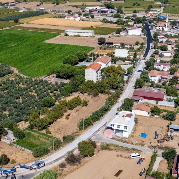 Gölmarmara NATO Caddesi’nde sıcak asfalt çalışması başladı