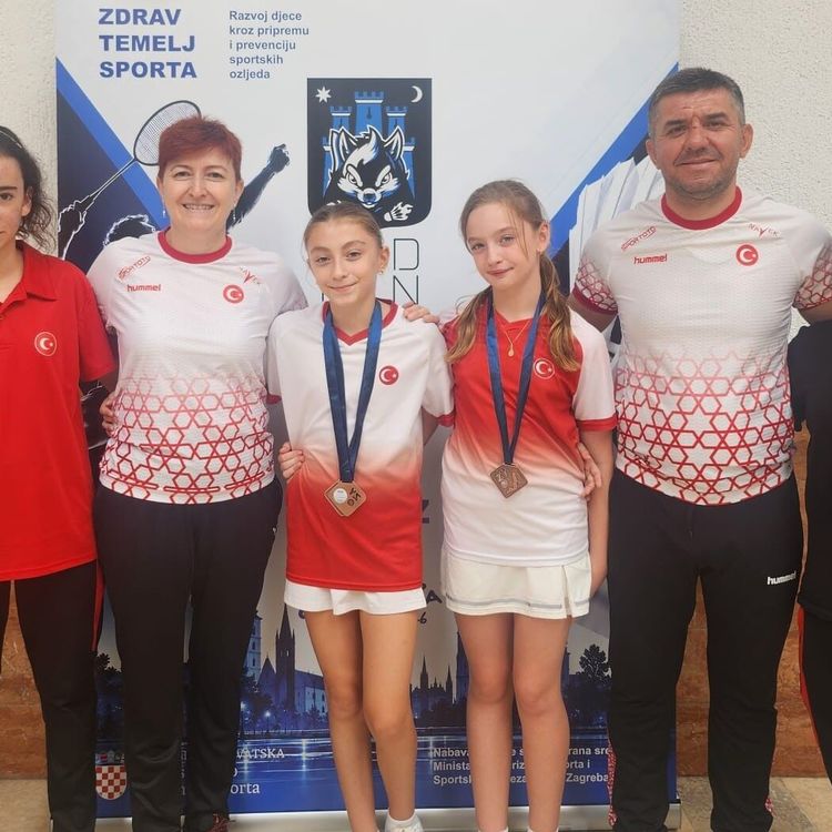 Manisalı badmintonculardan Hırvatistan’da çifte bronz