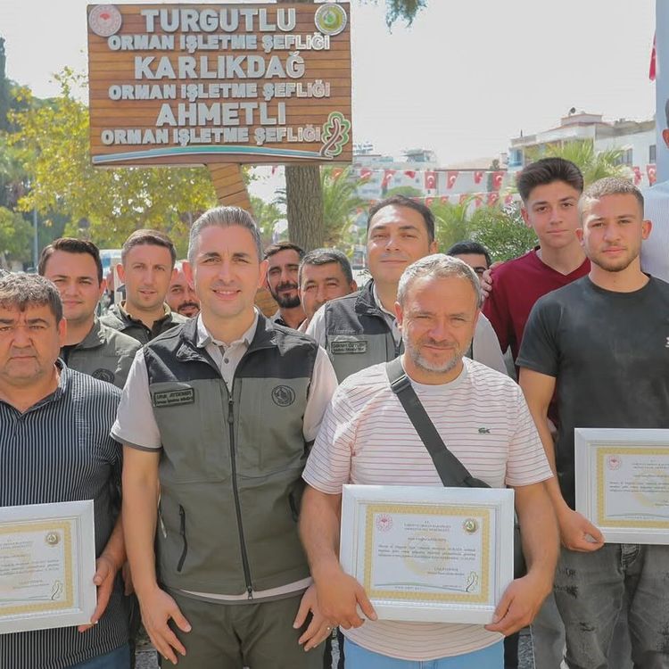 Turgutlu'daki yangın kahramanlarına teşekkür plaketi