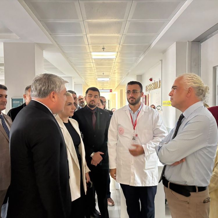 Anahtar Parti Genel Başkan Yardımcıları Turgutlu'da yaralı öğrencileri ziyaret etti