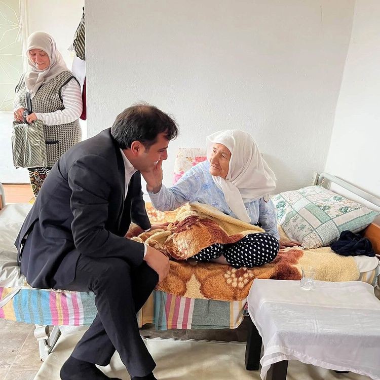 Kula Kaymakamı Altuntaş’tan asırlık çınarlara vefa ziyareti