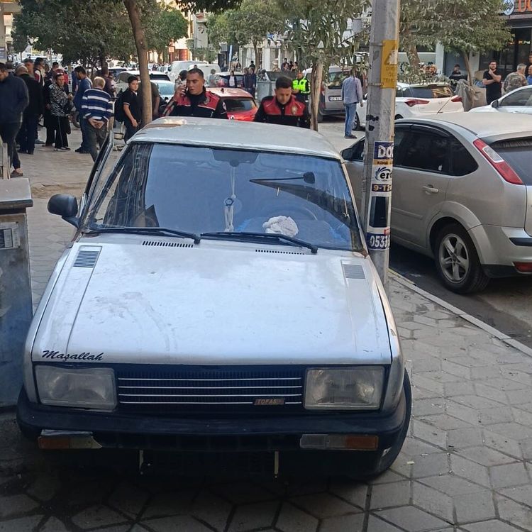 Manisa'da polisten kaçarken ters yöne giren şahıs, kaldırımda sıkıştı