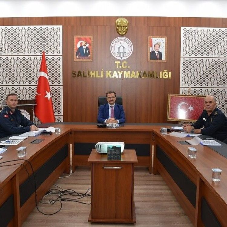 Salihli’de metruk yapılara yönelik çalışmalar masaya yatırıldı