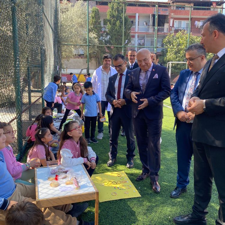 il Millieğitim Müdürü Uğurelli Alaşehir’de öğrencilerle buluştu