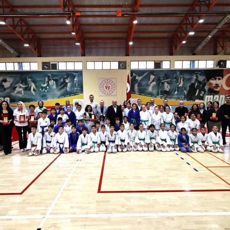 Manisa’da sporun enleri ödüllendirildi