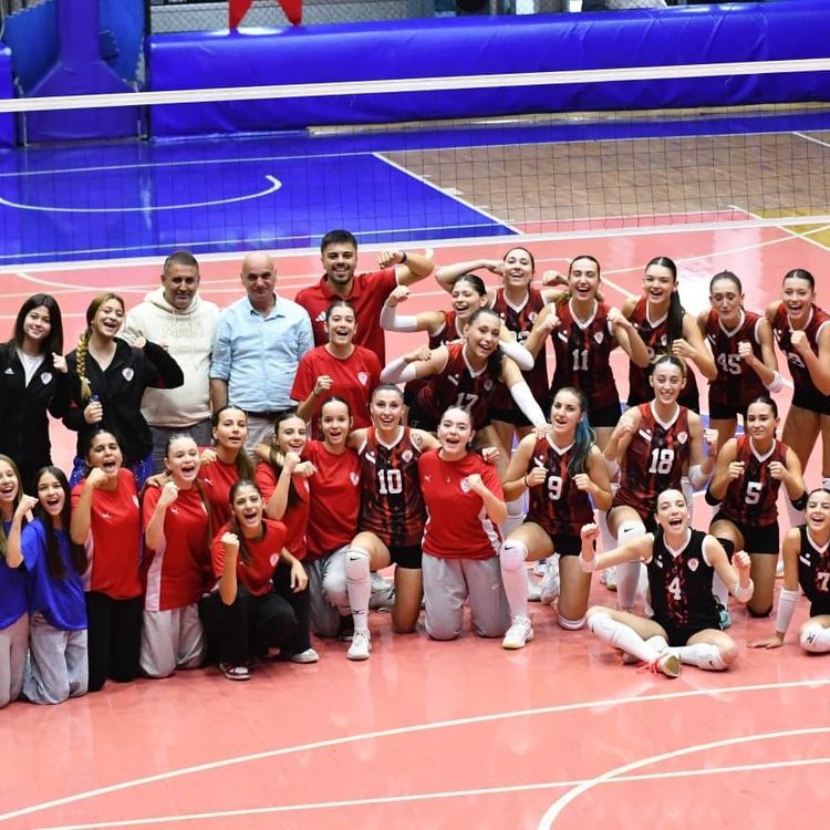 Kadın voleybolculardan muhteşem geri dönüş