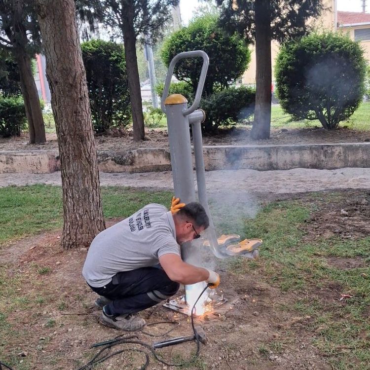 Şehzadeler'de 67 mahallede park ve spor alanları yenileniyor