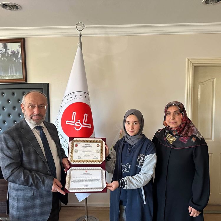 Salihli'de hafızlar belgelerine kavuştu