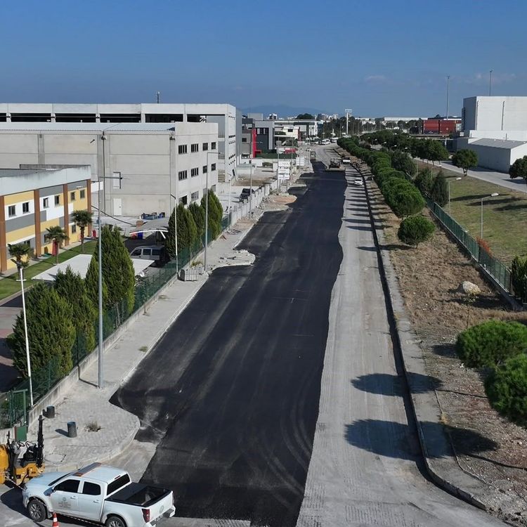Manisa'nın iki OSB'si arasındaki yol yenileniyor