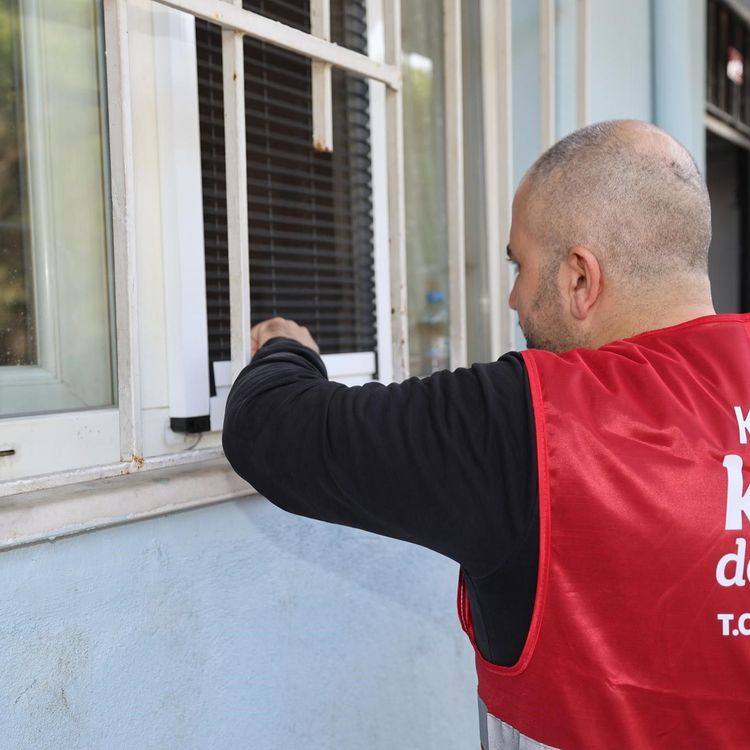 Şehzadeler’de 500 kişiye her gün sıcak yemek desteği