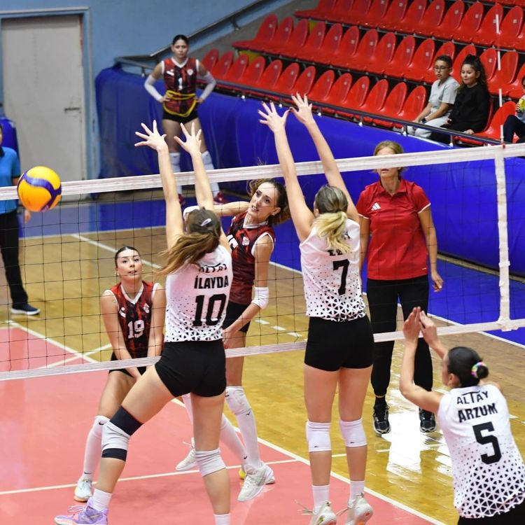 Yunusemre’nin Sultanları Altay’ı 36-34’lük setle geçti
