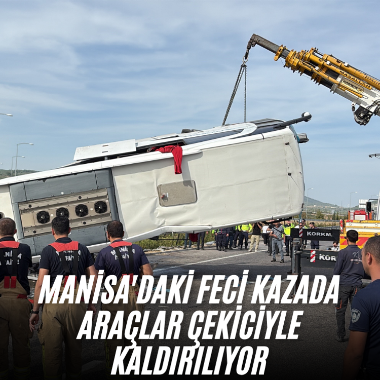Manisa'daki feci kazada araçlar çekiciyle kaldırılıyor