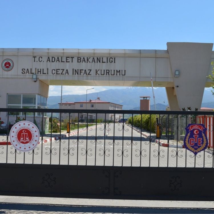 Manisa'da 16 suç kaydı bulunan firari polisten kaçamadı