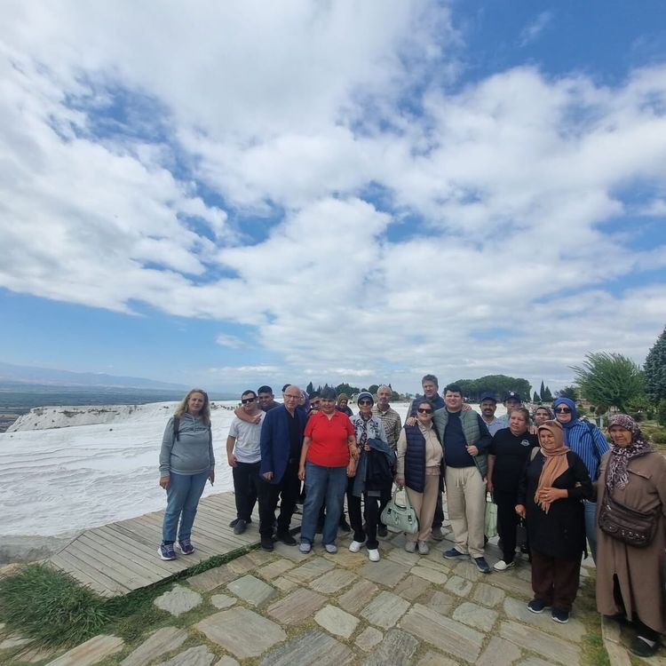 Manisalı engelli bireyler Pamukkale’yi keşfetti