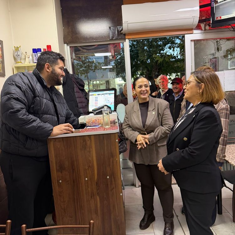 İYİ Parti Manisa Karaköy esnafının derdini dinledi