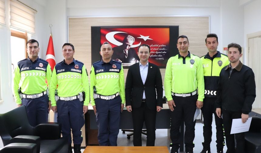 Selendi’de polis ve jandarma personeline başarı belgesi verildi