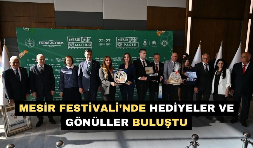 Mesir Festivali’nde hediyeler ve gönüller buluştu