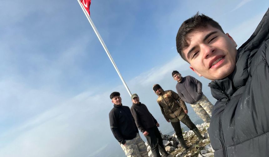 Soma'nın zirvesinde Türk bayrağını dalgalandırdılar