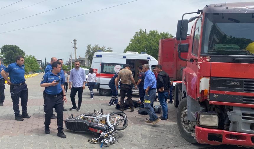 Tır ile motosiklet çarpıştı: 1 yaralı