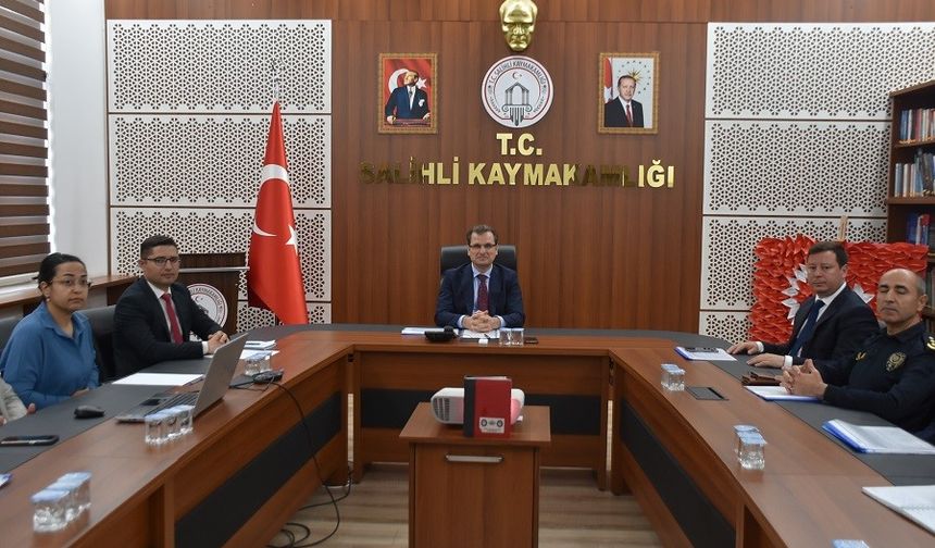 Salihli'de metruk binaların yıkılmasına yönelik toplantı yapıldı