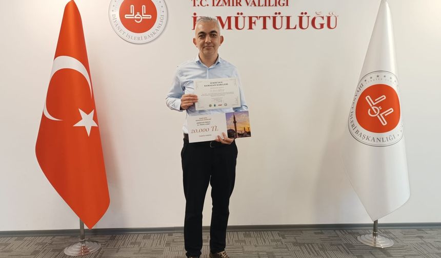 Manisalı Fotoğrafçı İzmir'de ödülünü aldı