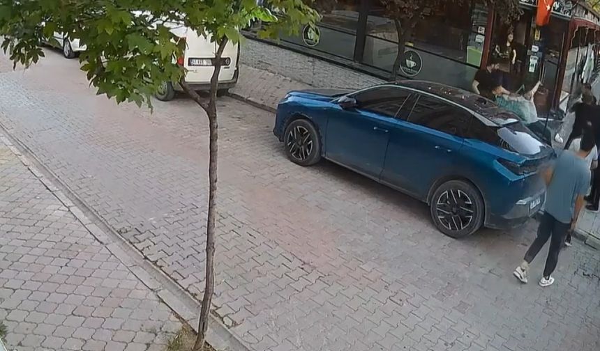 Alkollü gittiği kafede kendisini uyaran çalışanlara tekme ve yumruklarla saldırdı