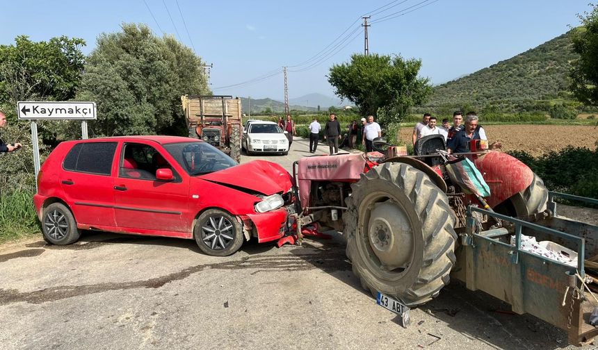 İzmir'de trafik kazası: 4 kişi yaralandı