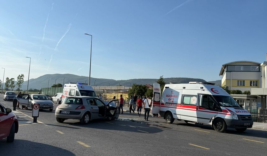 Ege'de trafik kazası: 2'si çocuk 3 kişi yaralandı