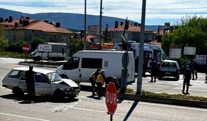 Ege'de trafik kazası: 5 kişi yaralı