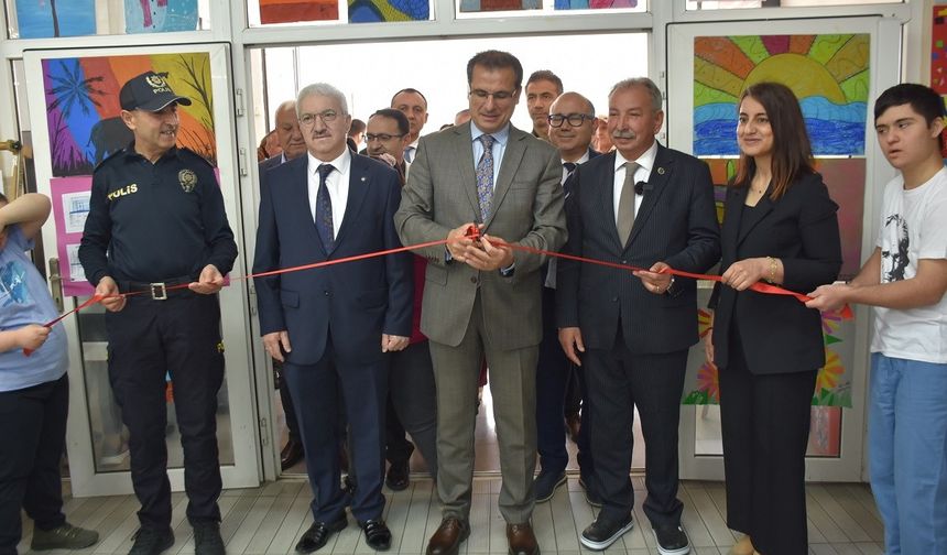Salihli'de özel öğrencilerden özel sergi
