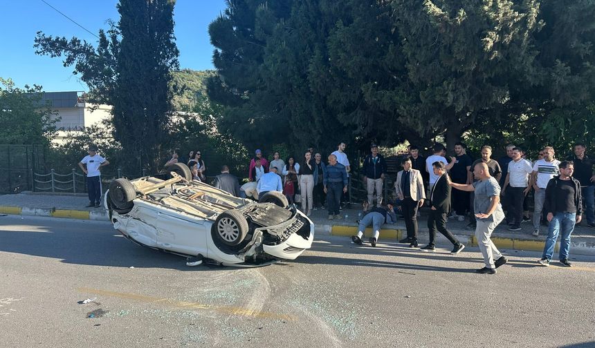 Takla atan otomobildeki 5 kişi yaralandı