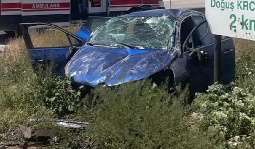 Takla atan otomobilde 2 kişi yaralandı