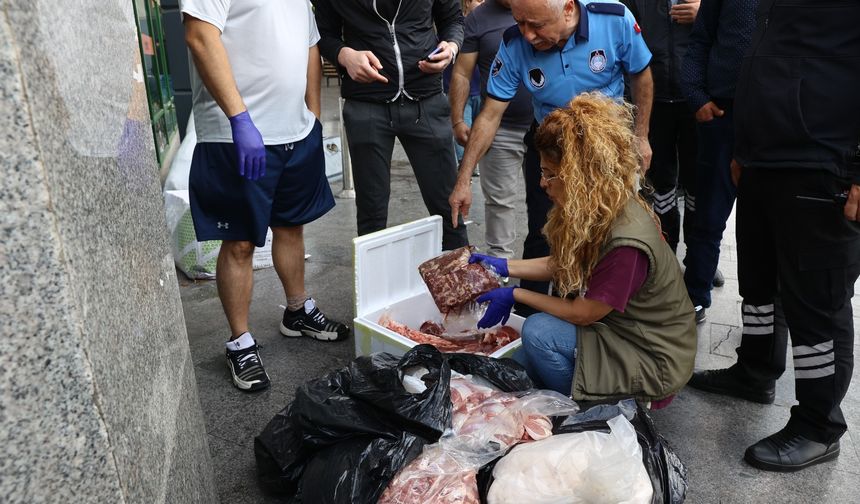 İzmir'den Antalya'ya 300 kilo'luk kaçak lezzet yolculuğu