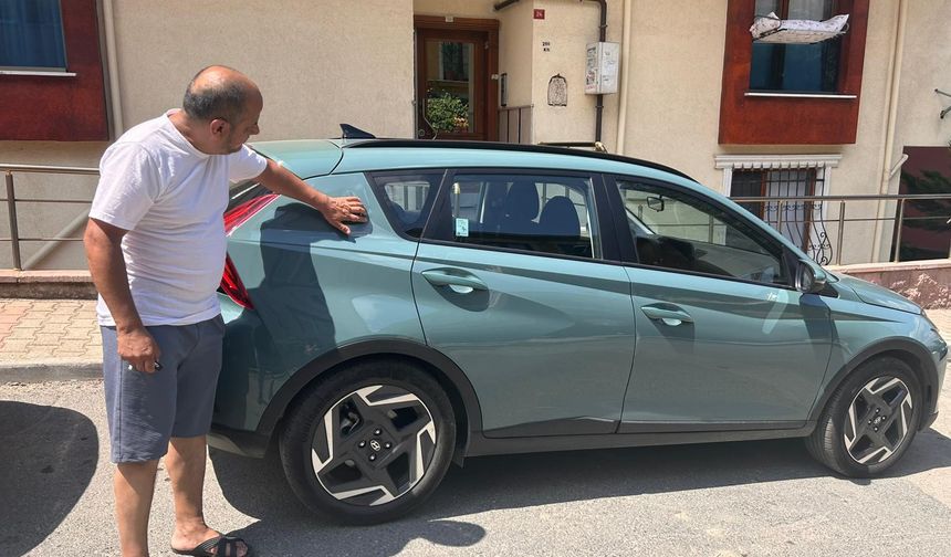 Kavga eden genç sinirini arabadan çıkardı