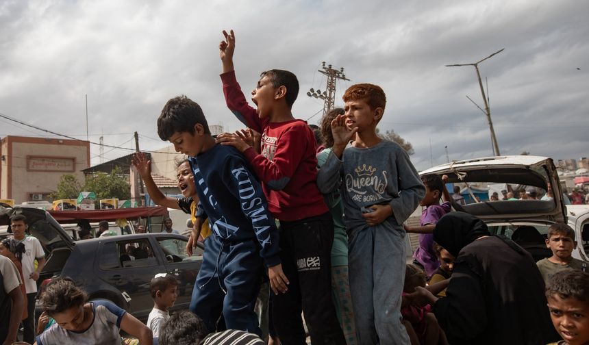 Gazze'de alınan ateşkes kararı çocukları sevindirdi