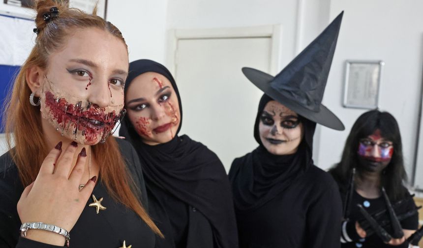 Görenleri ‘korkutan' makyaj