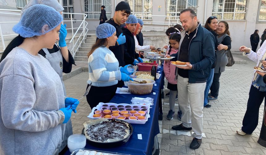 Alaşehir'de öğrenciler Gazze için tek yürek oldu