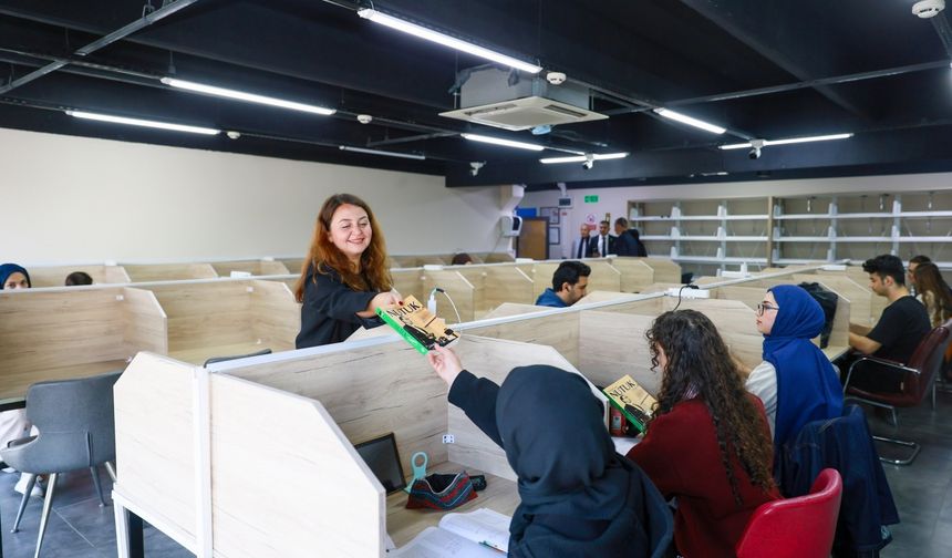 Yunusemre'den 10 Kasım'da gençlere 'Nutuk' hediyesi