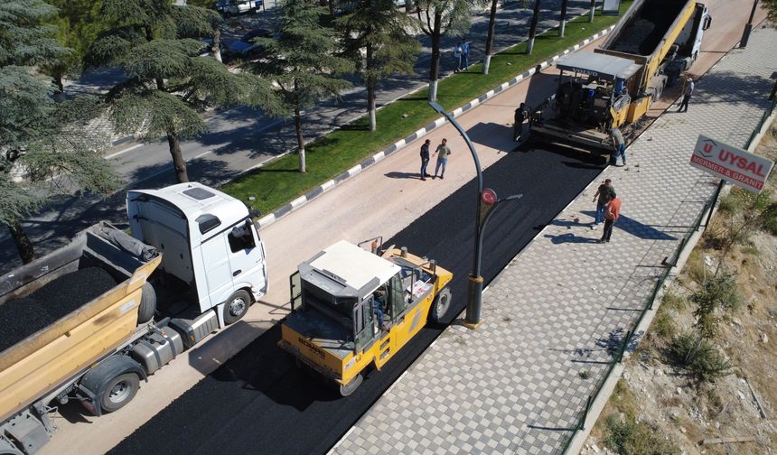 Karayolları tarafından Demirci’de sıcak asfalt çalışmalarına başlandı